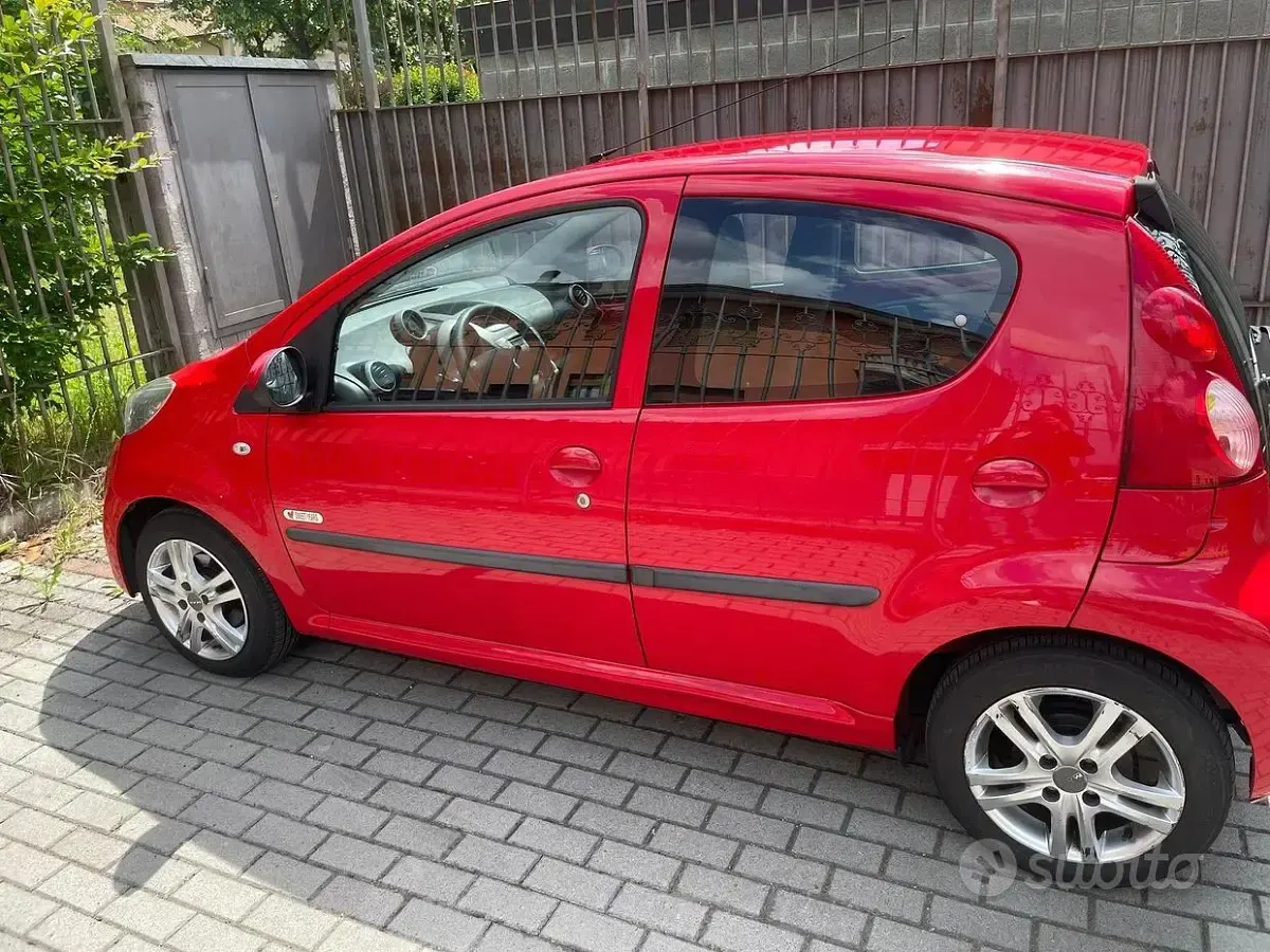 Usata Peugeot 107 68 CV (50 kW) 2008 Rosso Utilitaria