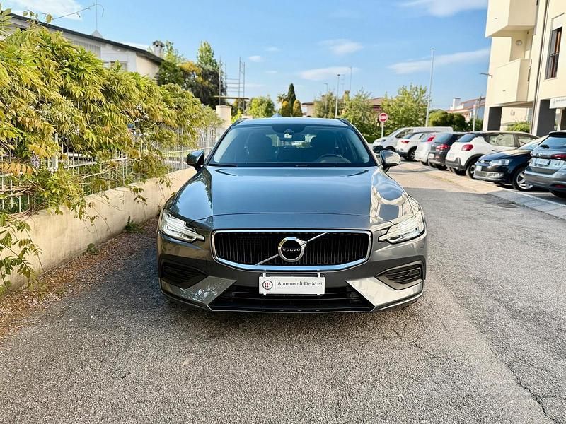Usata Volvo V60 Business Edition 150 CV (110 kW) 2019 Grigio Station wagon