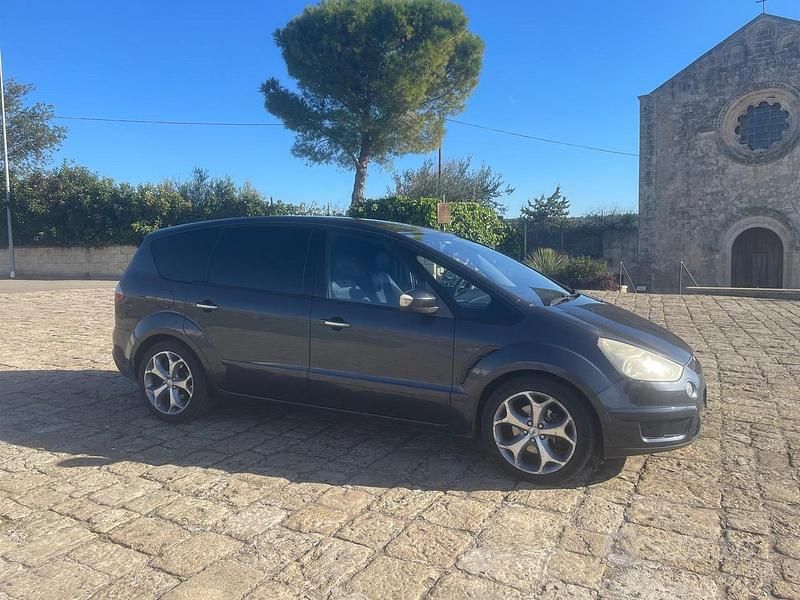 Usata Ford S-MAX Titanium 145 CV (106 kW) 2009 Grigio Monovolume