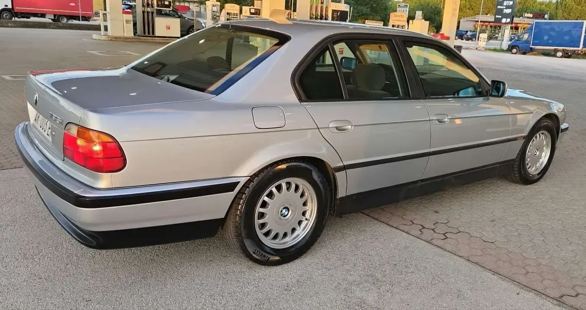 Usata BMW 735 Sport Line 235 CV (172 kW) 1997 Grigio Berlina
