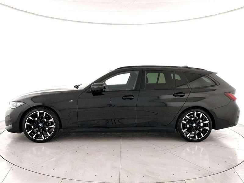 Usata BMW 320 M Sport 190 CV (139 kW) 2025 Black sapphire metalizzato Station wagon
