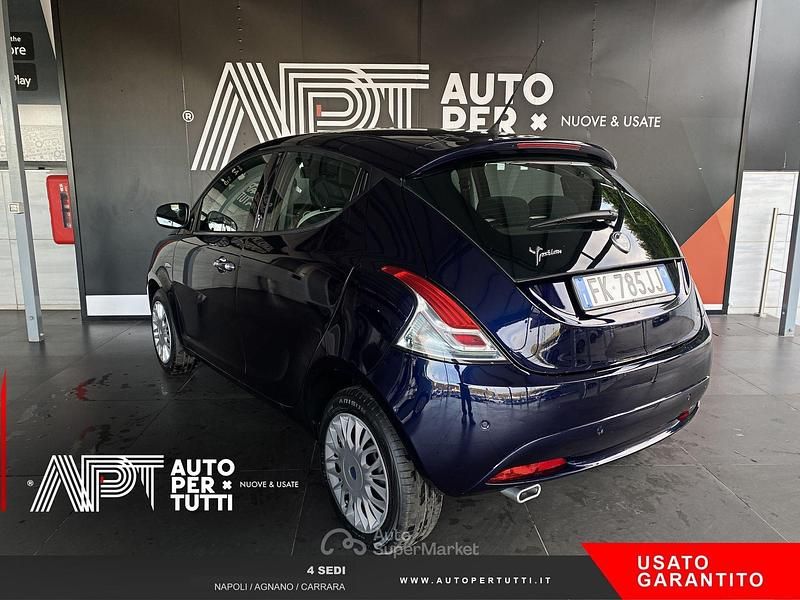 Usata Lancia Ypsilon Gold 69 CV (50 kW) 2017 Blu Utilitaria