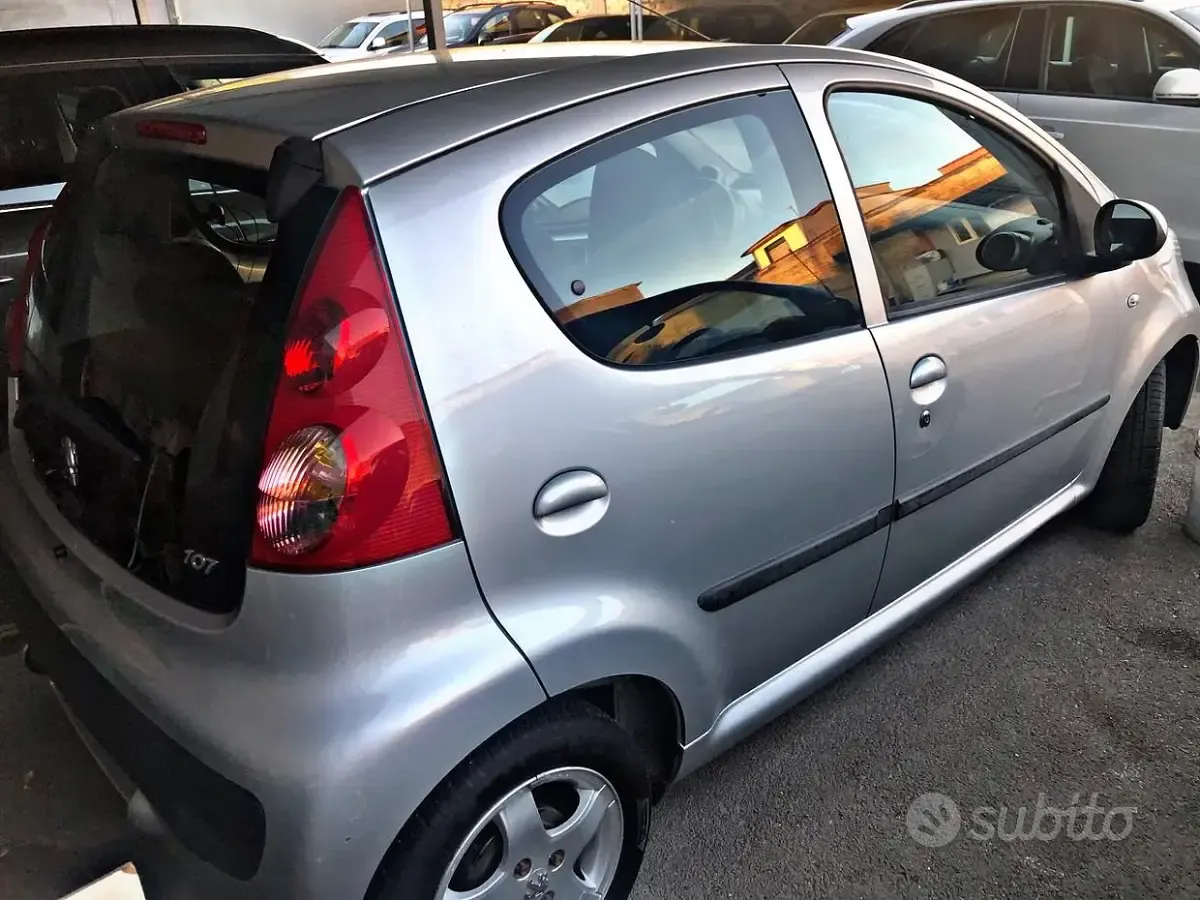 Usata Peugeot 107 68 CV (50 kW) 2009 Grigio Utilitaria