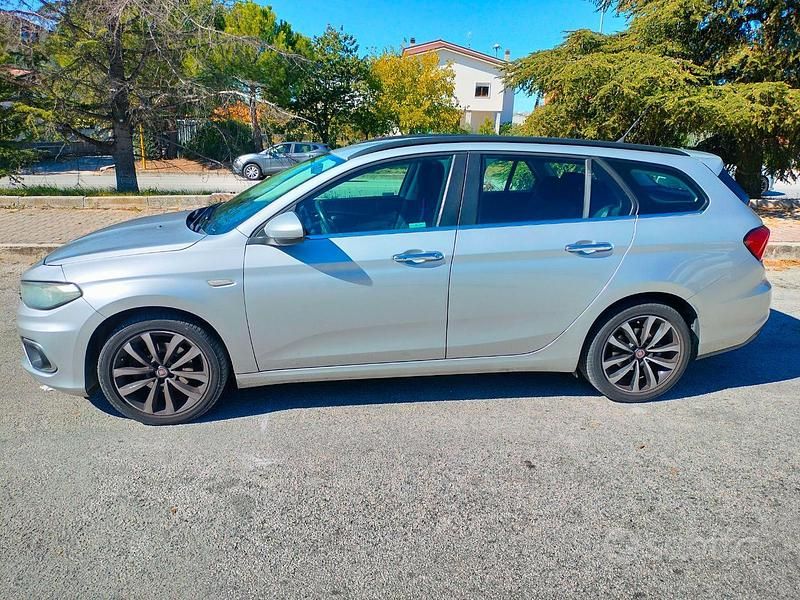 Usata Fiat Tipo Lounge 95 CV (69 kW) 2017 Argento Station wagon