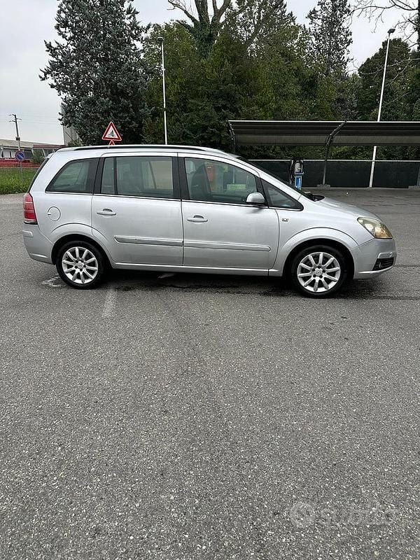 Usata Opel Zafira 2006 Monovolume