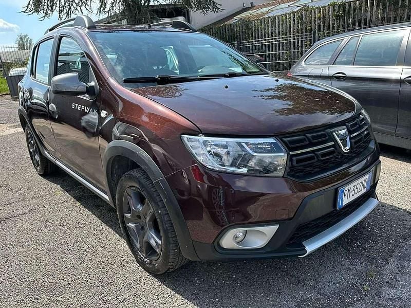 Usata Dacia Sandero Stepway 90 CV (66 kW) 2017 Bronzo SUV