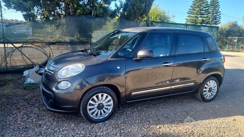 Grigio Usata 2015 Fiat 500L Lounge Monovolume | 8500 € (Buon prezzo) - Immagine 1/4