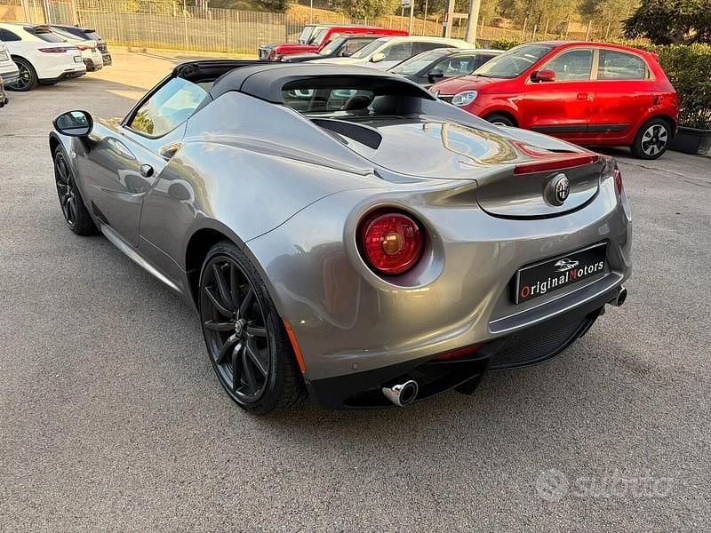 Usata Alfa Romeo 4C 240 CV (176 kW) 2016 Grigio Cabrio