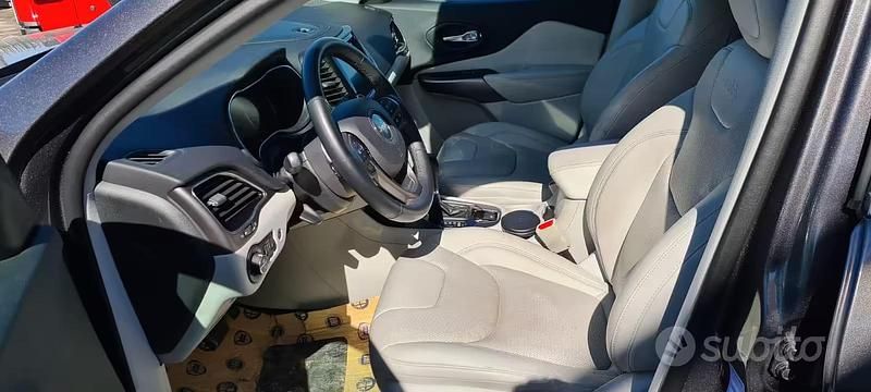 Usata Jeep Cherokee 195 CV (143 kW) 2018 Grigio SUV