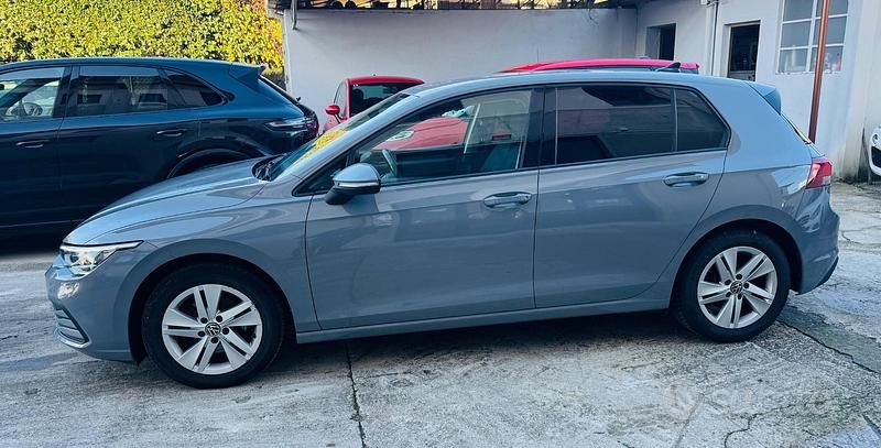 Usata VW Golf VII Life 150 CV (110 kW) 2021 Grigio Utilitaria