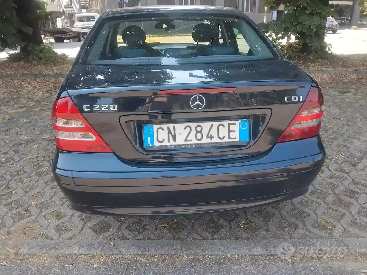 Usata Mercedes C220 150 CV (110 kW) 2005 Bluazzurro Berlina
