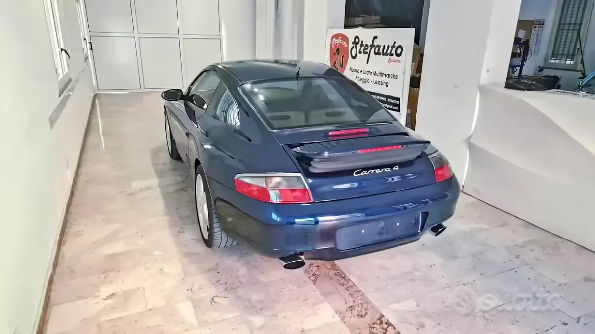 Usata Porsche 911 Carrera 4 300 CV (220 kW) 2000 Blu Coupé
