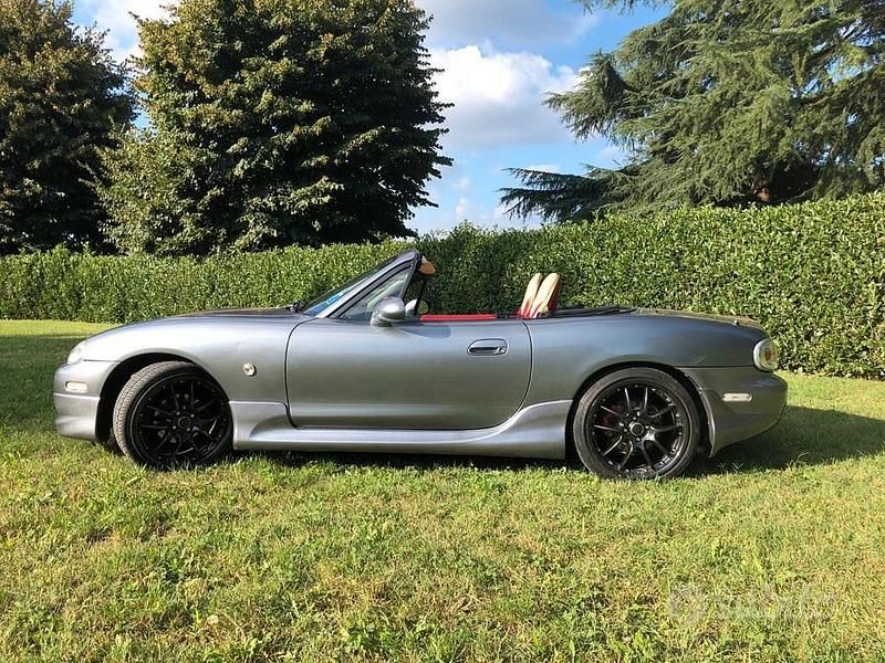 Usata Mazda MX5 110 CV (80 kW) 2002 Grigio Cabrio