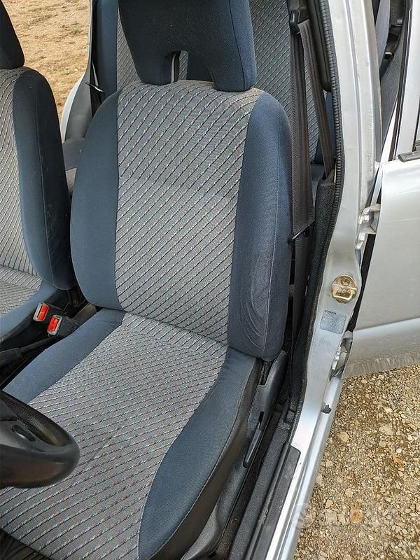 Usado Subaru Vivio 44 CV (32 kW) 1996 Gris Utilitario