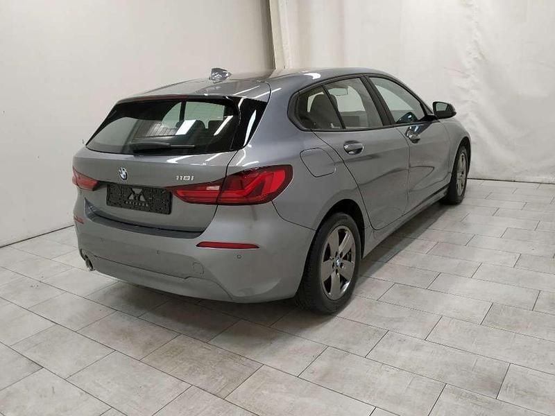 Usata BMW 118 Advantage 140 CV (102 kW) 2022 Grigio pastello Utilitaria
