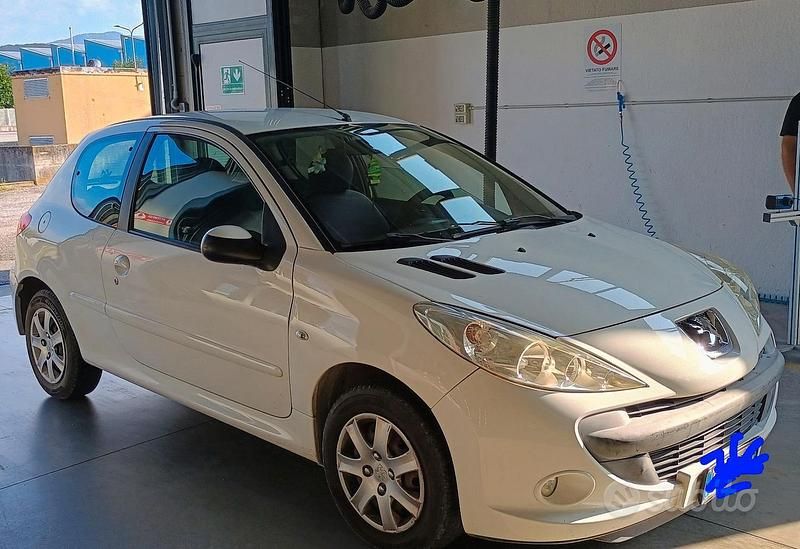 Bianco Usata 2009 Peugeot 206 Due volumi | 3000 € (Molto cara) - Immagine 1/1