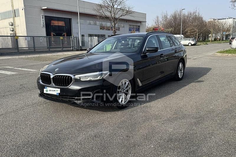 Usata BMW 520 Luxury Line 190 CV (139 kW) 2022 Nero Station wagon