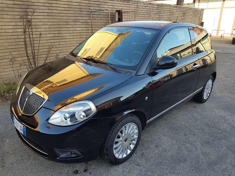Usata Lancia Ypsilon 69 CV (50 kW) 2011 Nero Utilitaria