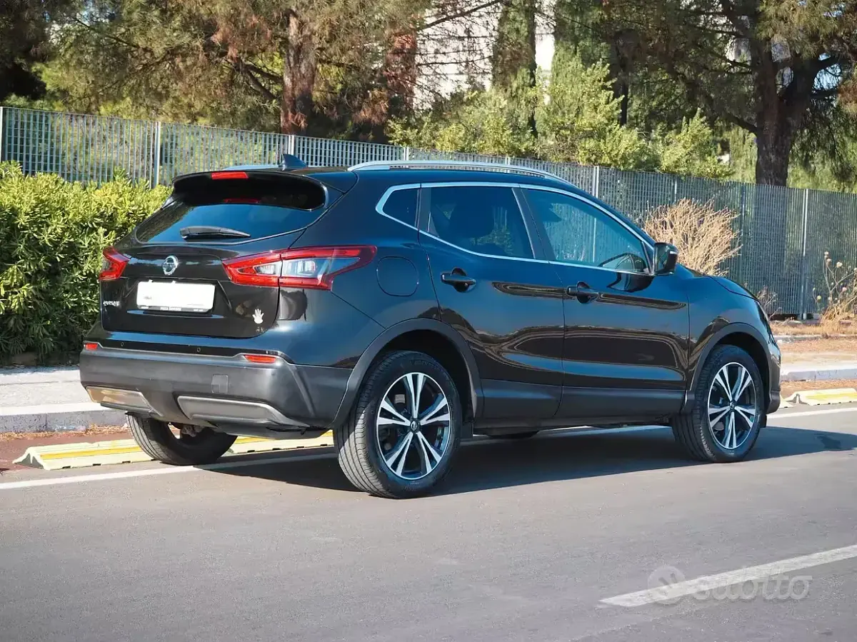 Usata Nissan Qashqai N-Connecta 116 CV (85 kW) 2019 Nero SUV