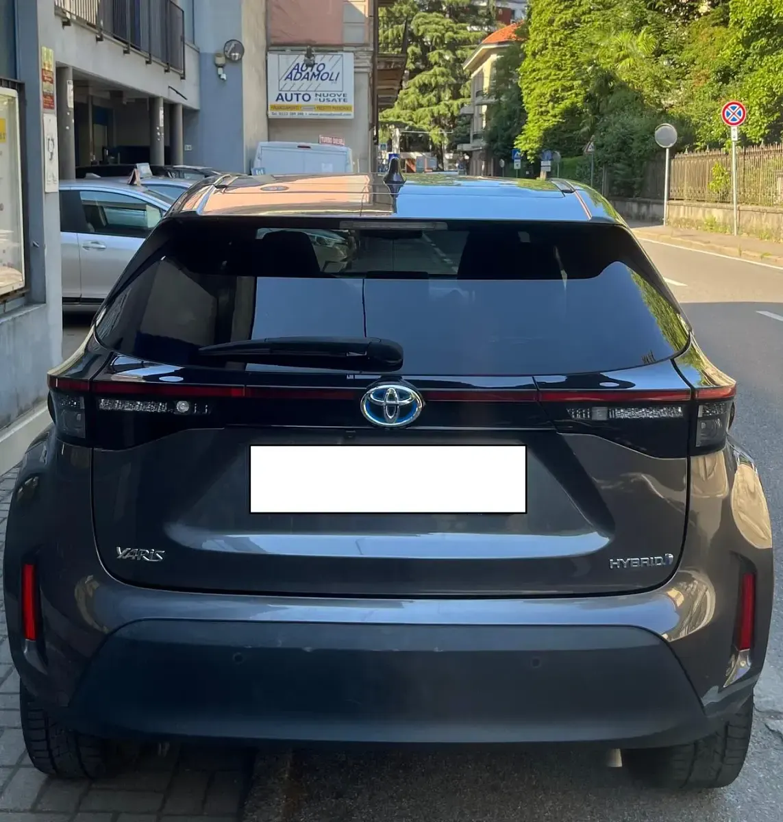 Usata Toyota Yaris Hybrid Lounge 92 CV (67 kW) 2022 Grigio Station wagon