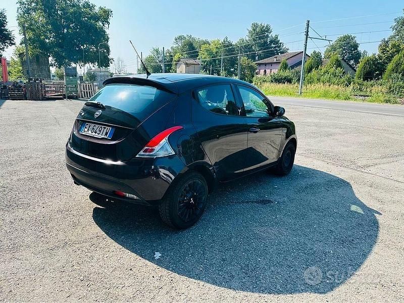 Usata Lancia Ypsilon Gold 69 CV (50 kW) 2014 Marrone Utilitaria