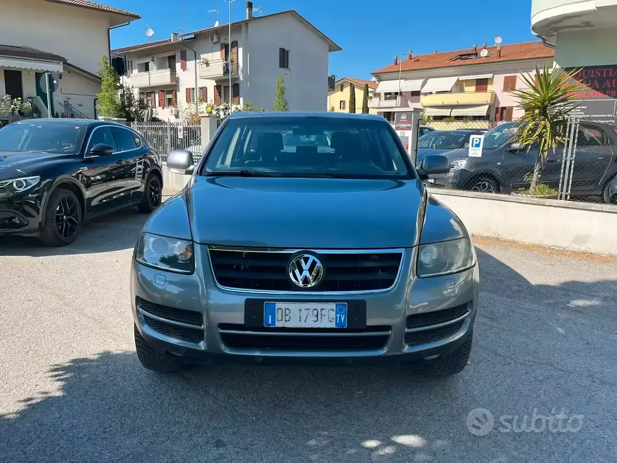 Usata VW Touareg 224 CV (164 kW) 2006 Grigio SUV