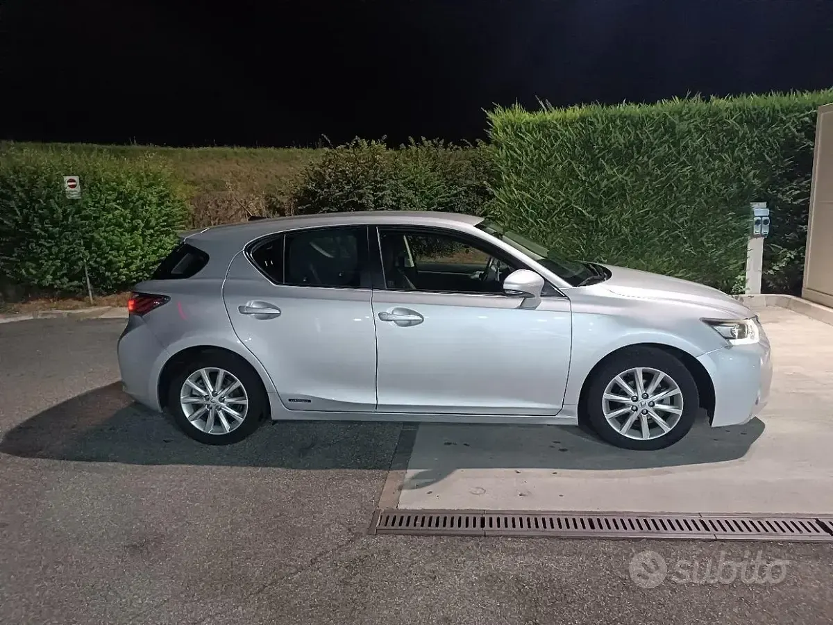 Usata Lexus CT200h 99 CV (72 kW) 2012 Grigio Berlina