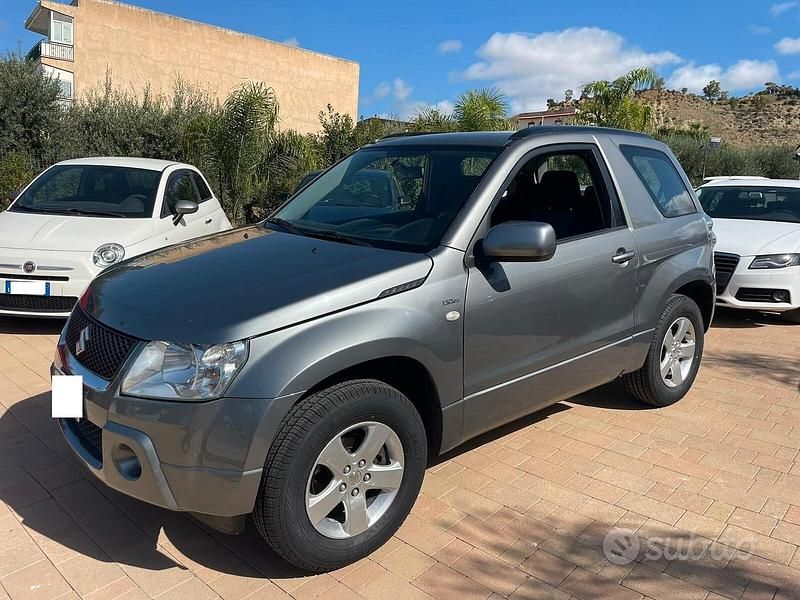 Usata Suzuki Grand Vitara 140 CV (102 kW) 2009 Grigio SUV