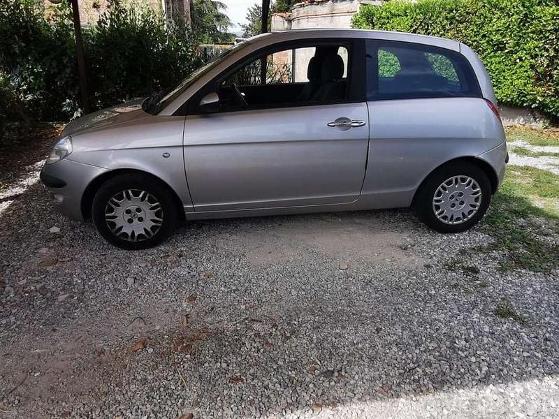 Usata Lancia Ypsilon 60 CV (44 kW) 2006 Utilitaria