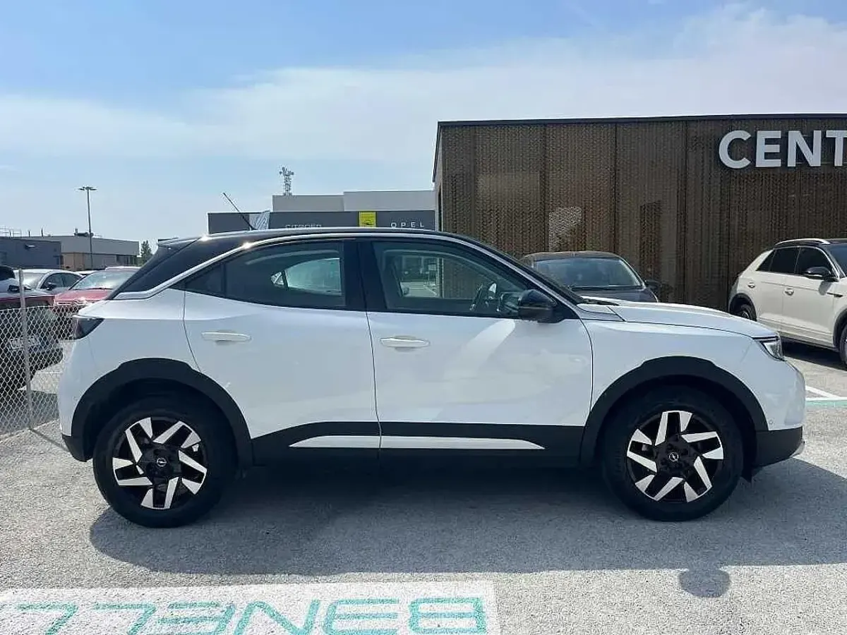 Usata Opel Mokka Elegance 101 CV (74 kW) 2023 Bianco/tetto nero SUV