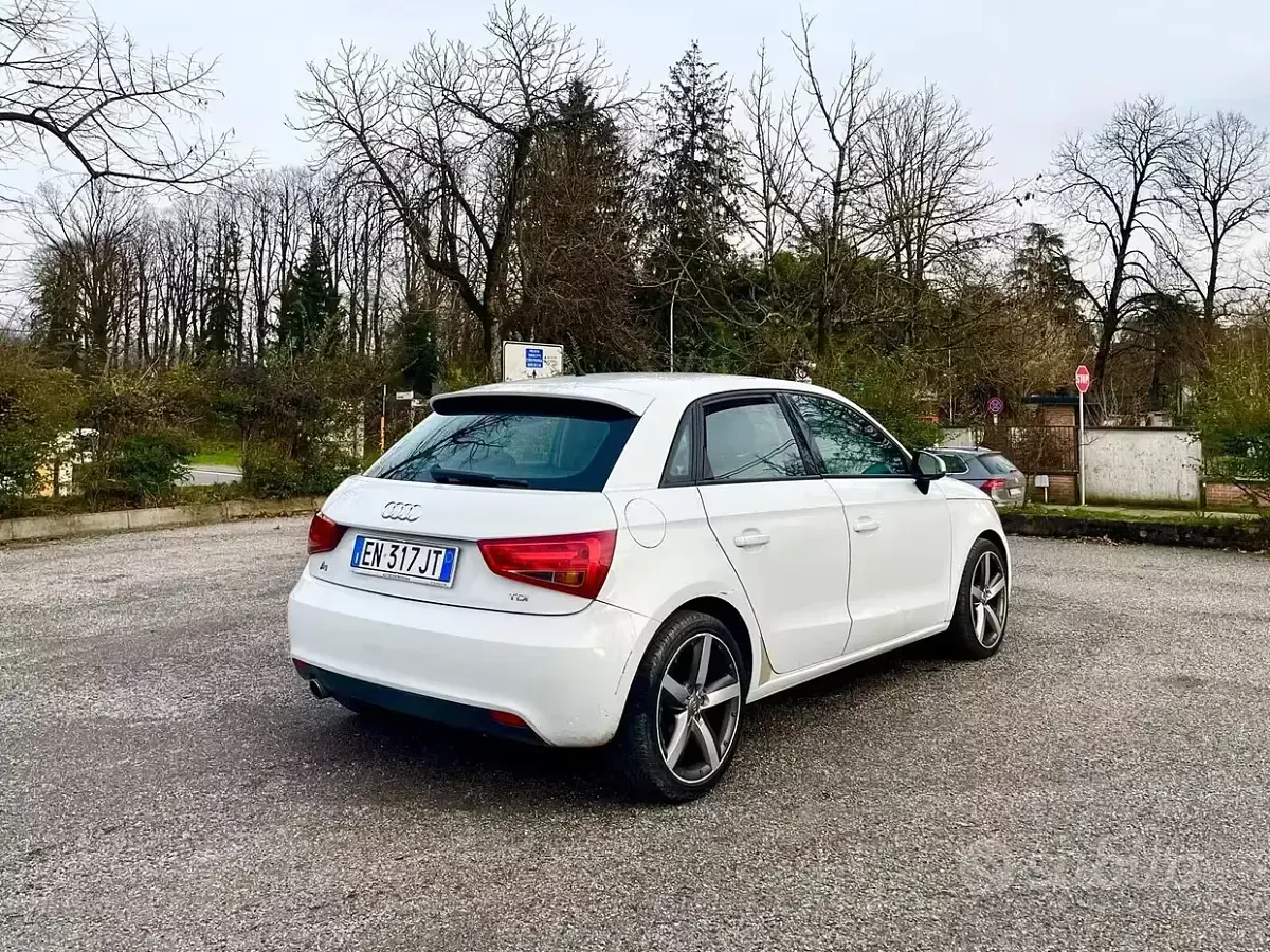 Usata Audi A1 Attraction 105 CV (77 kW) 2012 Bianco Utilitaria