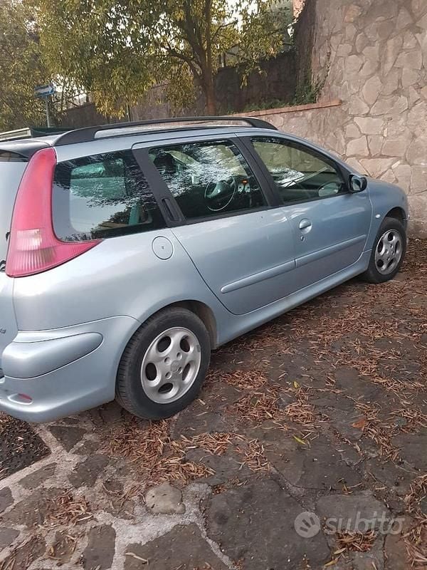Usata 2003 Peugeot 206 Station wagon | 2000 € - Immagine 1/4