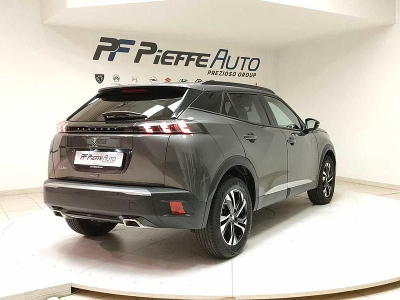 Usata Peugeot 2008 Allure 131 CV (96 kW) 2023 Grigio platinum SUV