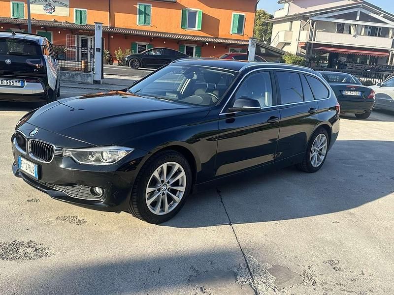 Usata BMW 318 Luxury Line 143 CV (105 kW) 2015 Azzurro Station wagon
