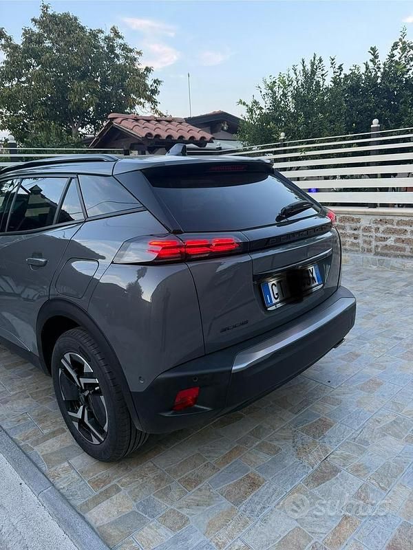 Usata Peugeot 2008 Allure 131 CV (96 kW) 2024 Grigio SUV