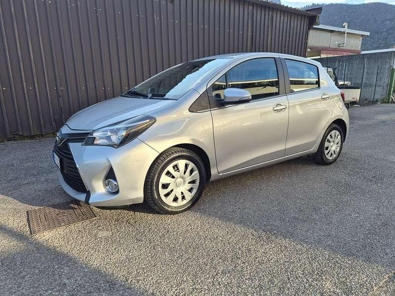 Usata Toyota Yaris Cool 69 CV (50 kW) 2015 Utilitaria