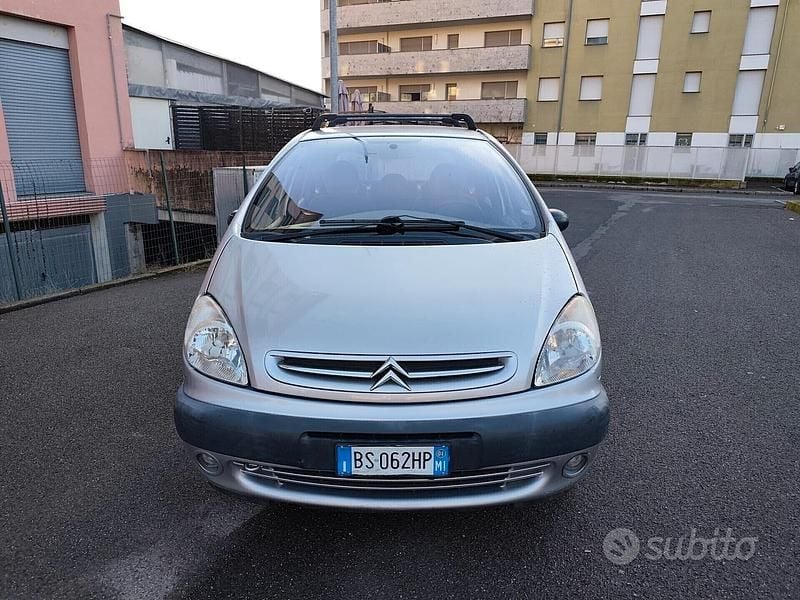 Usata Citroën Xsara Picasso 116 CV (85 kW) 2001 Grigio Monovolume
