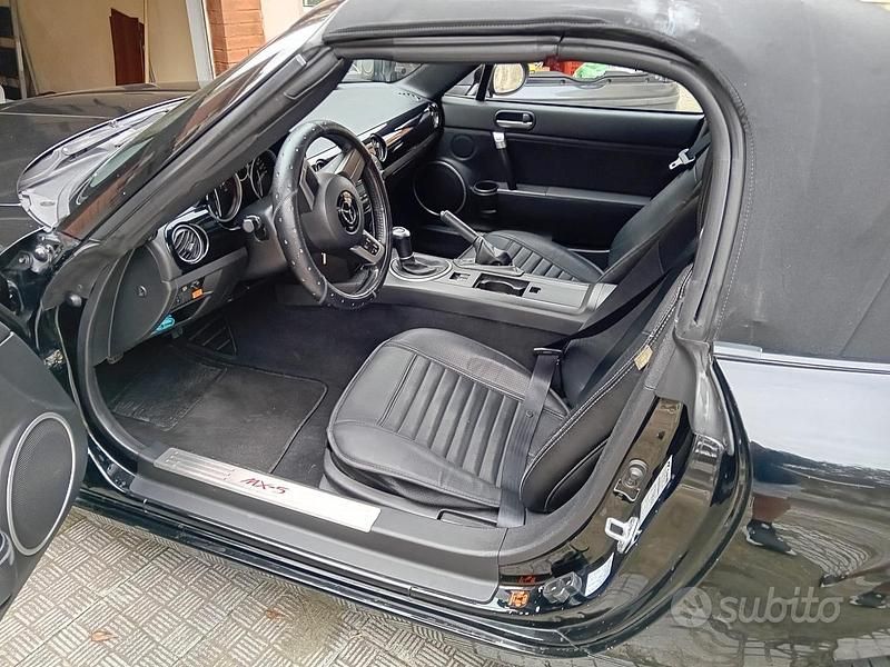 Usata Mazda MX5 126 CV (92 kW) 2005 Nero Cabrio