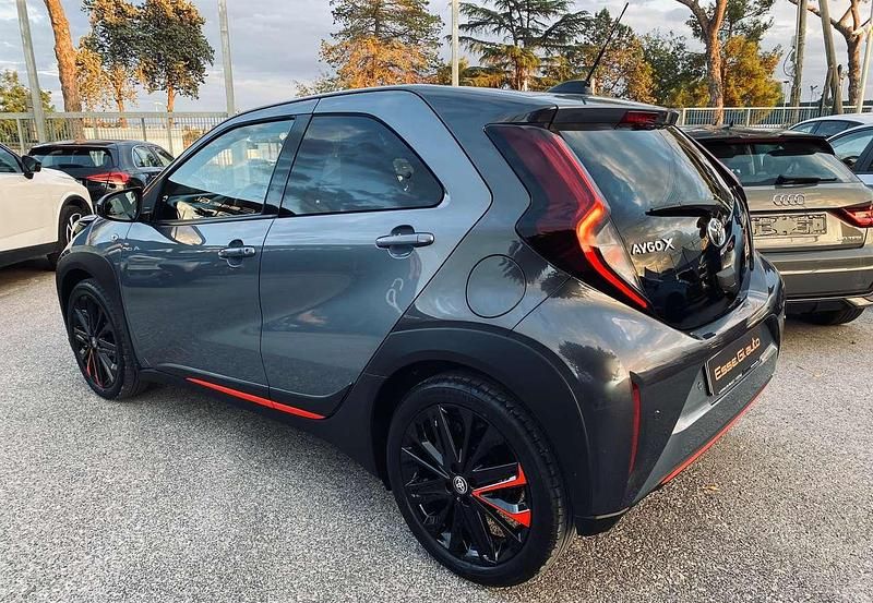 Usata Toyota Aygo Lounge 72 CV (52 kW) 2024 Grigio Utilitaria