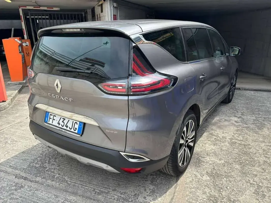 Käytetty Renault Espace Initiale Paris 160 HP (117 kW) 2016 Harmaa Tila-auto
