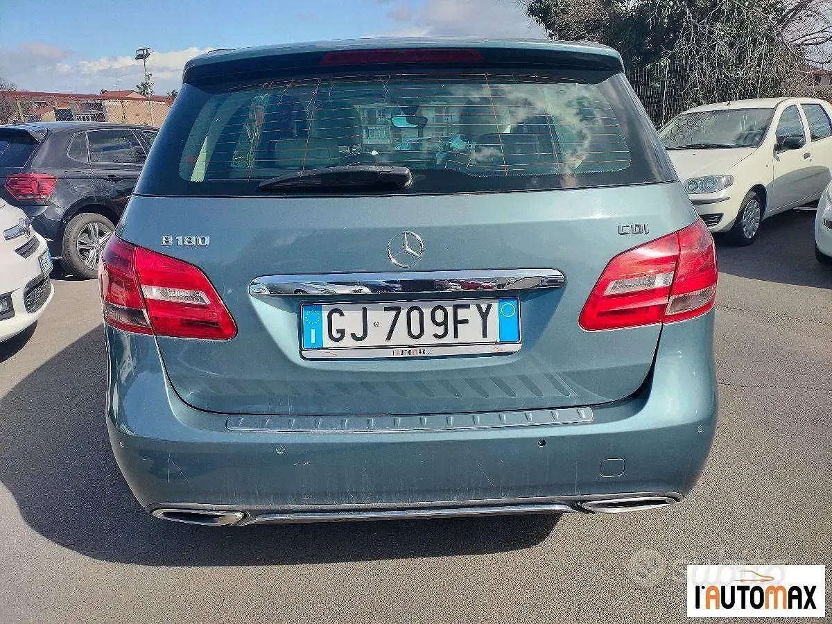Usata Mercedes 180 Business 109 CV (80 kW) 2015 Blu Berlina