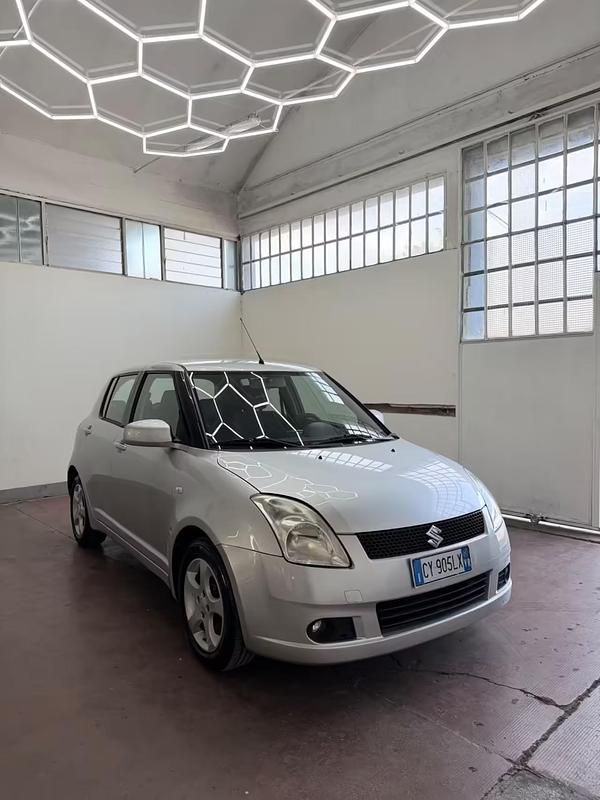 Second-hand Suzuki Swift GLX 92 CP (67 kW) 2005 Argintiu Hatchback