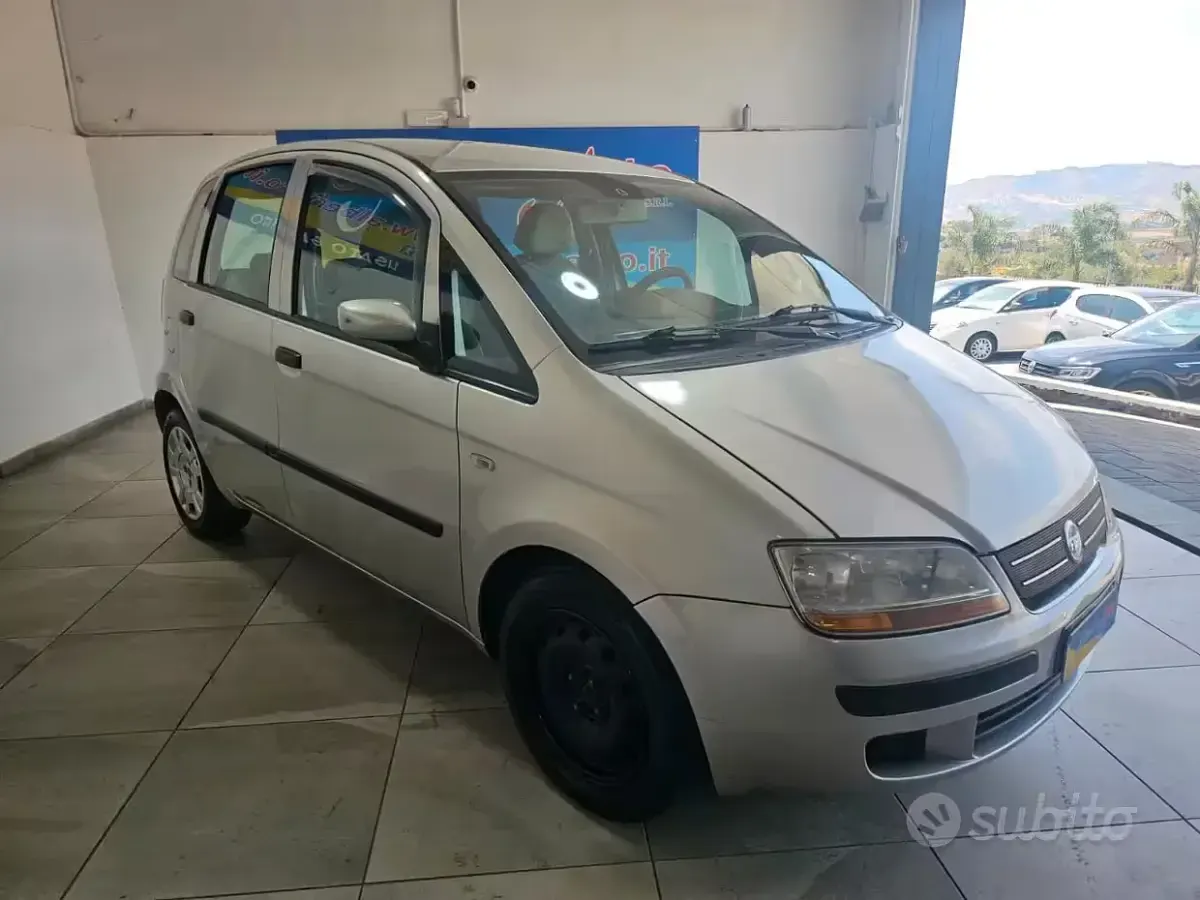 Usata Fiat Idea Emotion 69 CV (50 kW) 2005 Grigio Monovolume