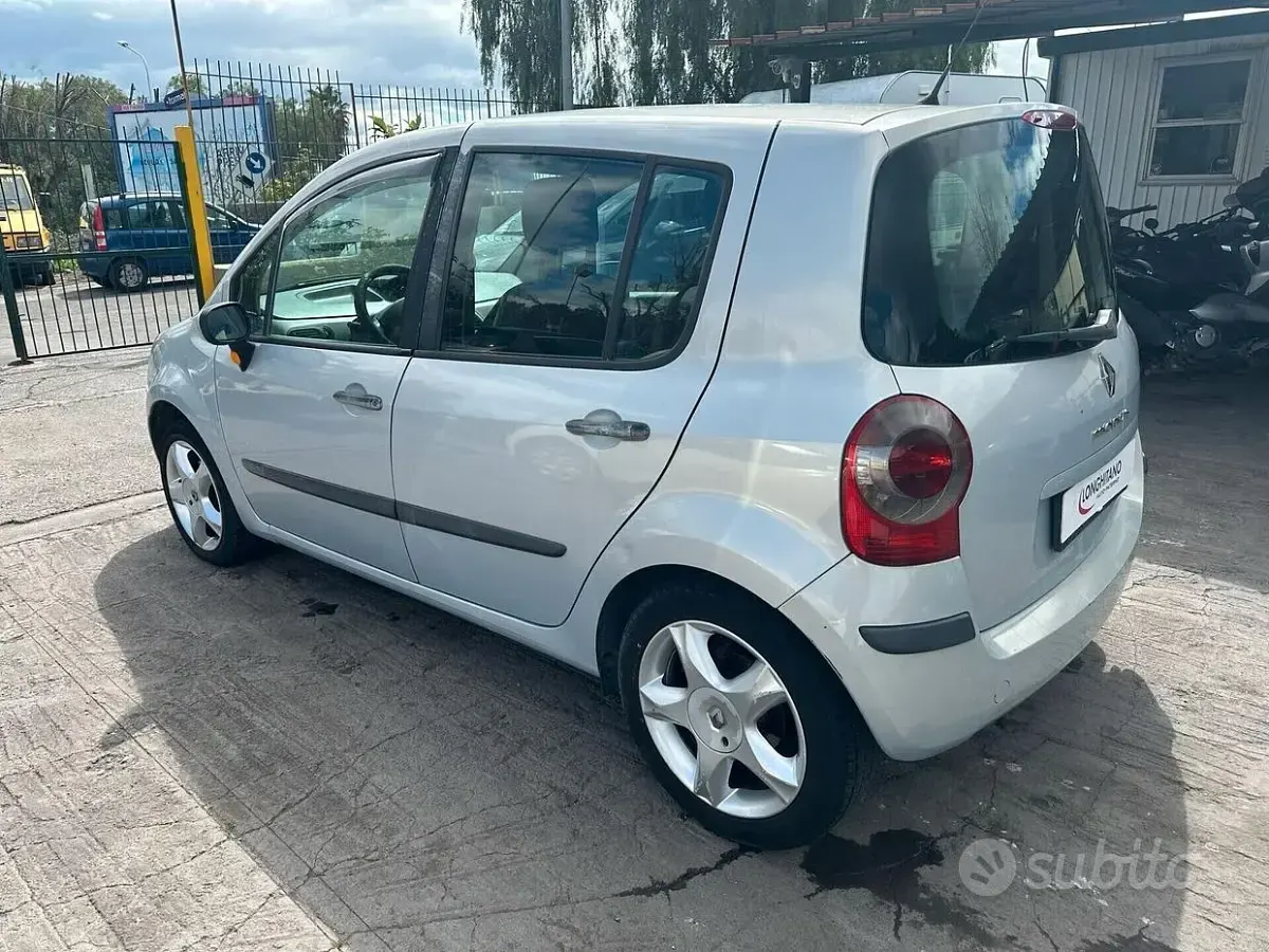 Usata Renault Modus 106 CV (77 kW) 2006 Grigio Monovolume