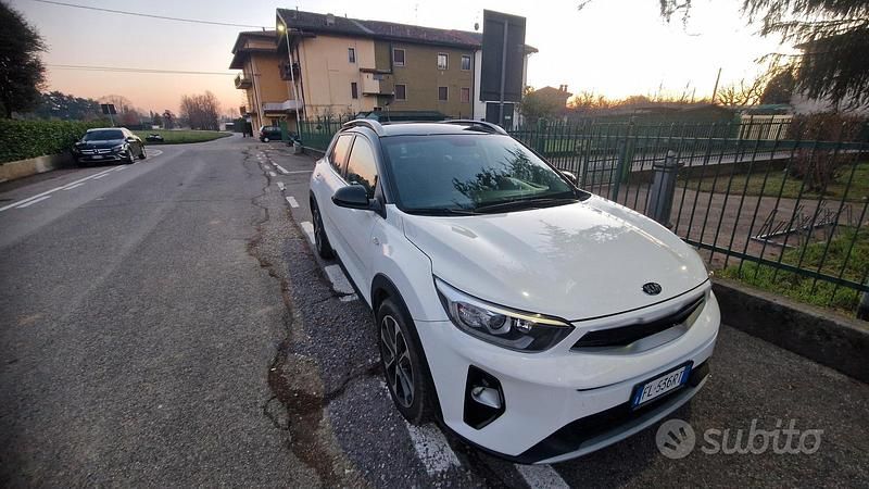 Usata Kia Stonic Style 110 CV (80 kW) 2017 Bianco SUV