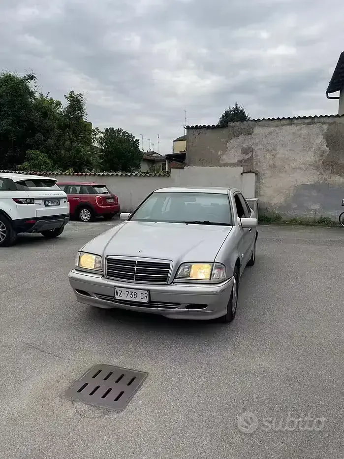 Usata Mercedes C200 193 CV (141 kW) 1998 Grigio Berlina