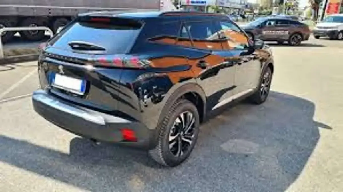 Usata Peugeot 2008 Allure 110 CV (80 kW) 2021 Nero SUV