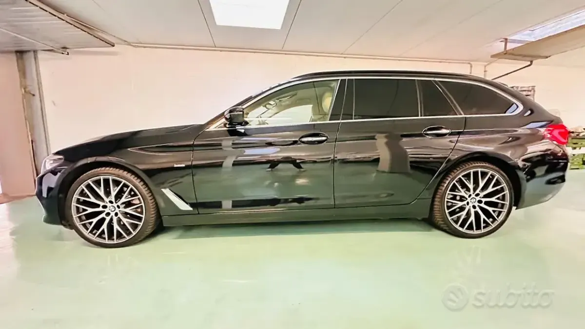 Usata BMW 520 Luxury Line 190 CV (139 kW) 2018 Nero Berlina