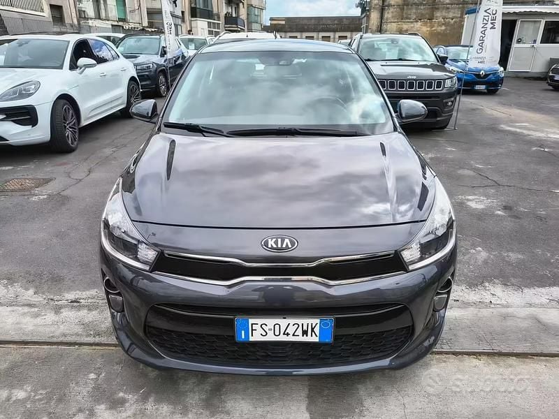 Usata Kia Rio 84 CV (61 kW) 2018 Blu Berlina