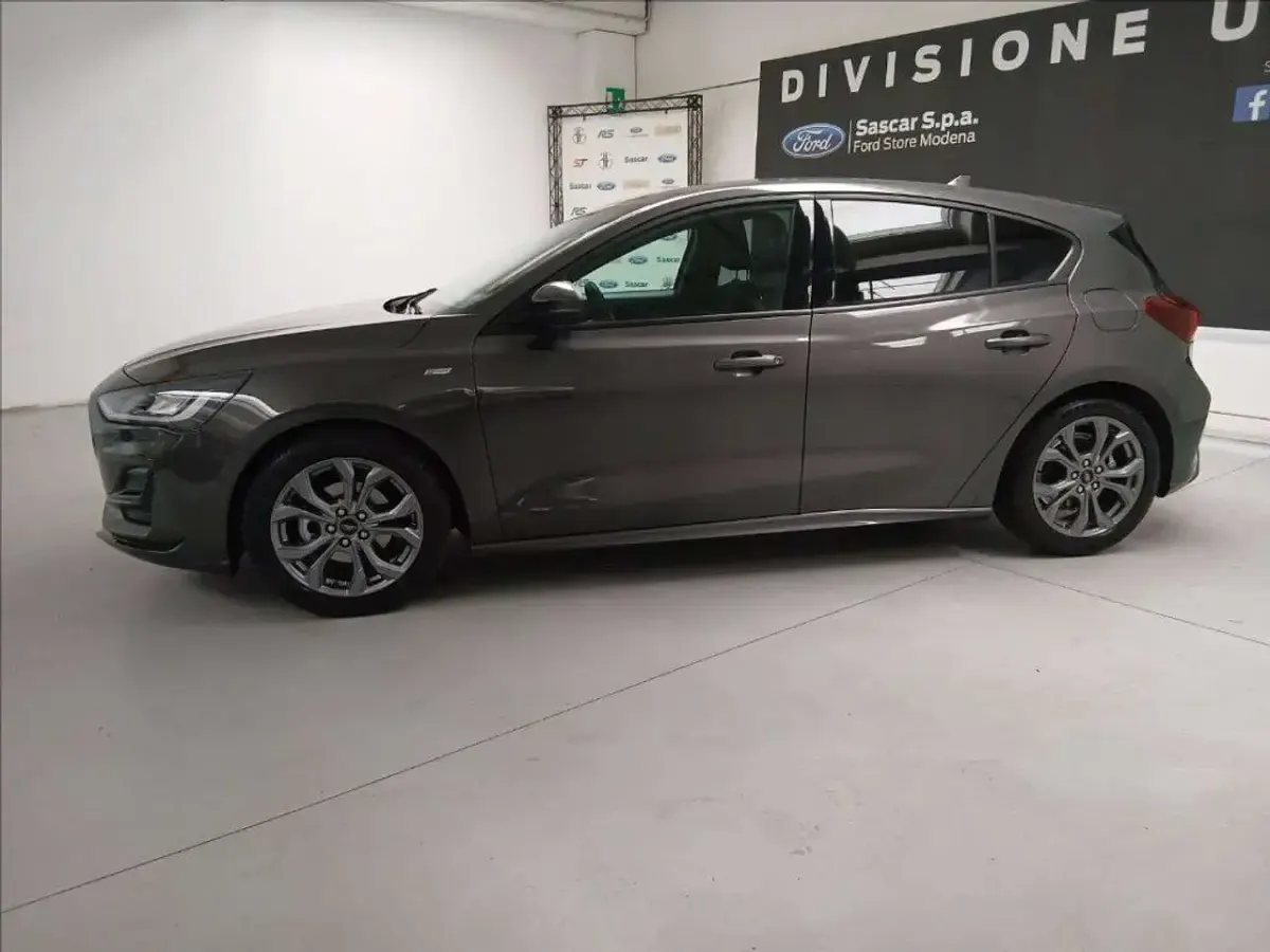 Usata Ford Focus ST-Line X 125 CV (91 kW) 2023 Grigio Berlina
